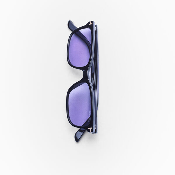 EYEWEAR